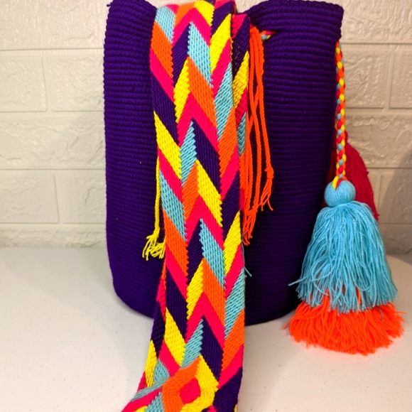 Wayuu Bags/ Handmade Bags/ Purple/Multicolored/ Size L - Picture 4 of 6